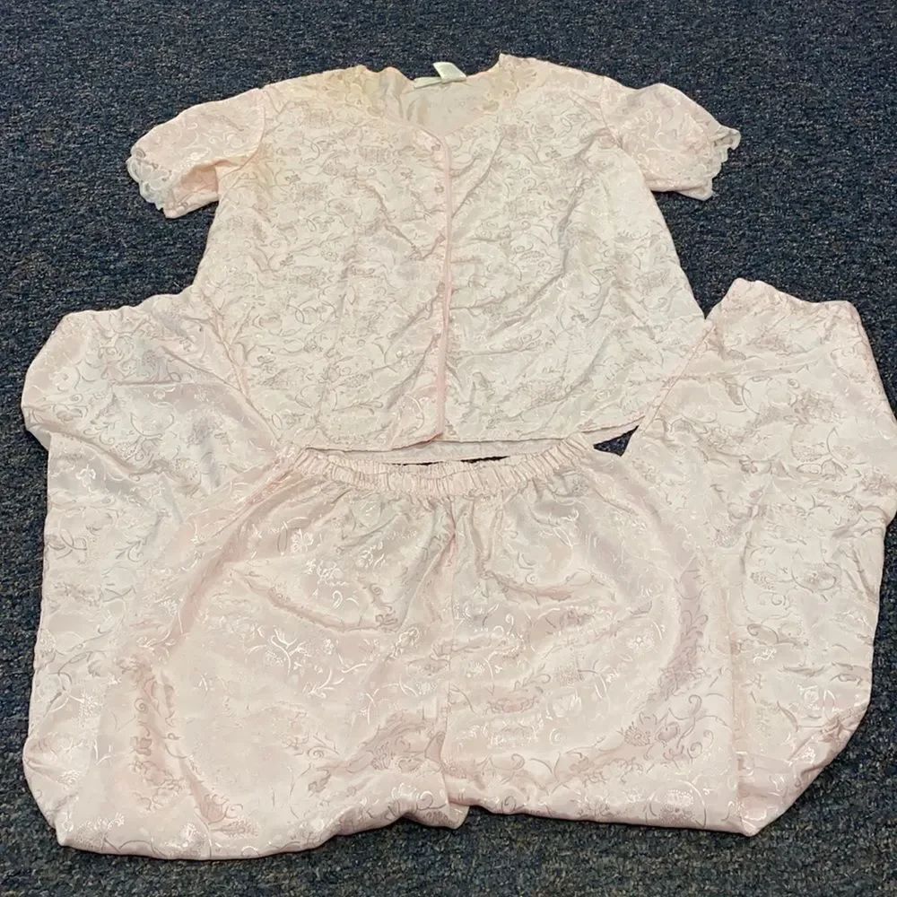 A Donna Baby Pink Satin Pajamas sz. M